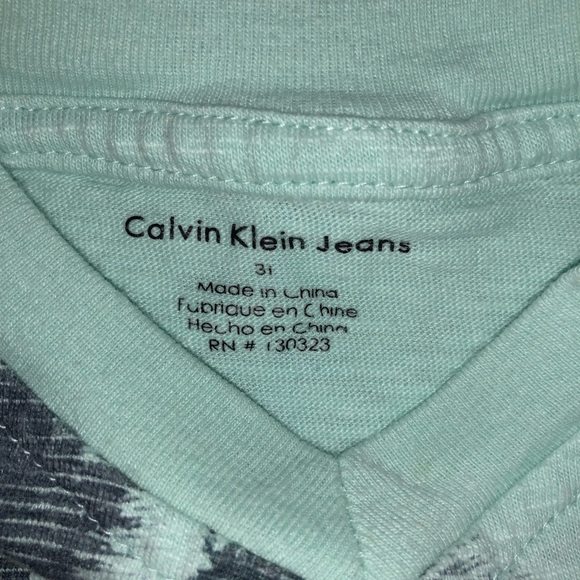 Calvin Klein Short Sleeve Tee Shirt - SOLD - Picture 2 of 3